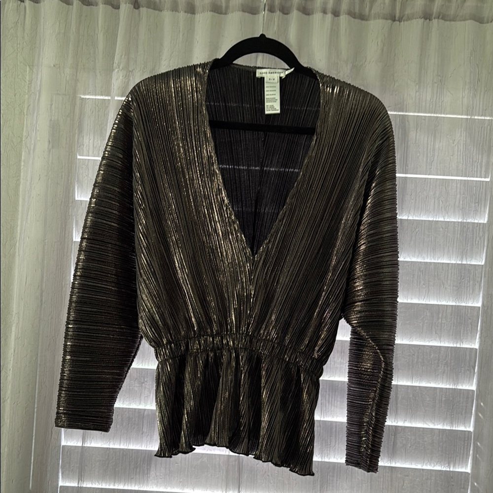 Good American Black and Silver Pleated 3/4 Sleeve Blouse